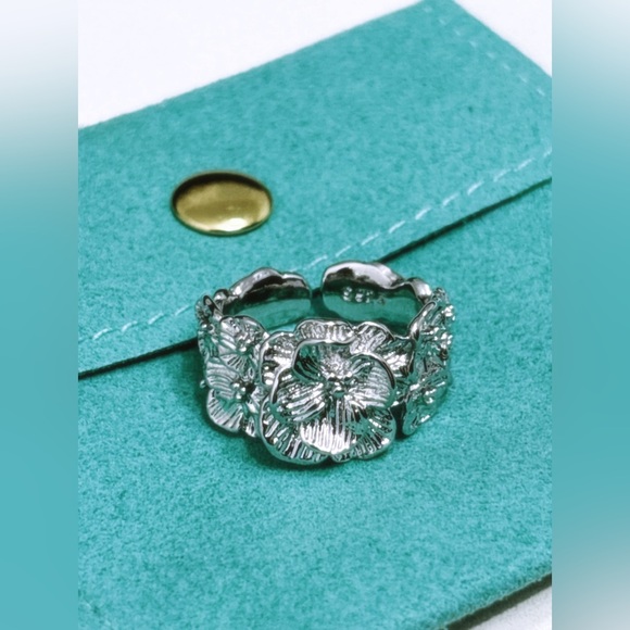 Jewelry - Floral Adjustable silver S925 ring with pouch